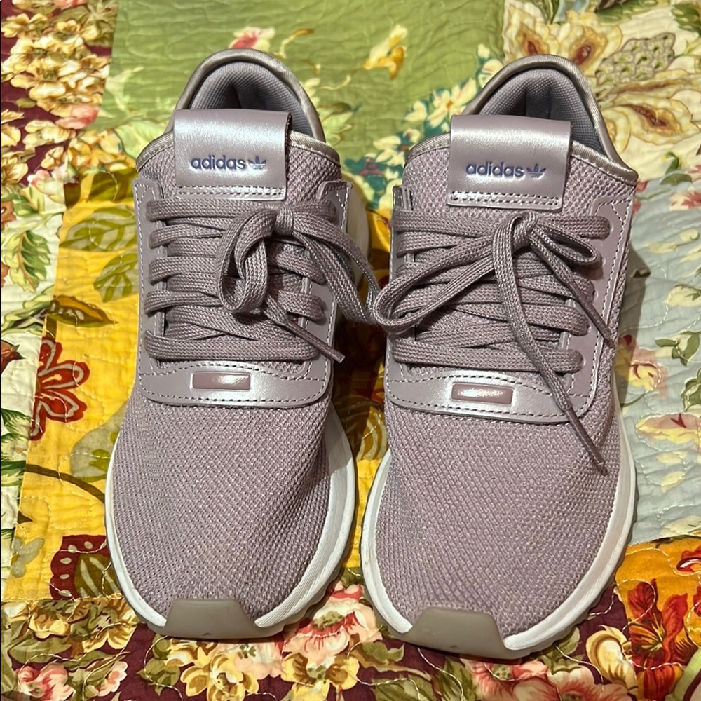 Women’s adidas sneakers light purple